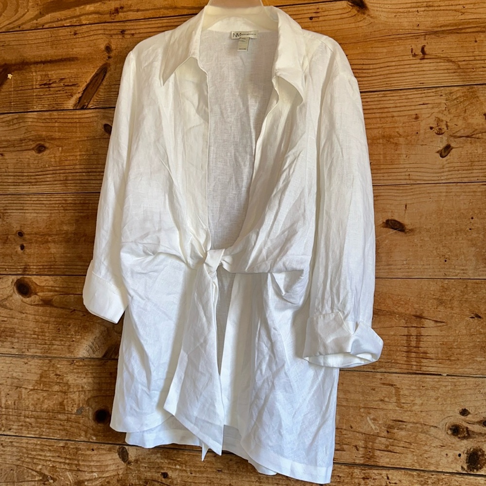 Neiman Marcus 100% linen twist front top